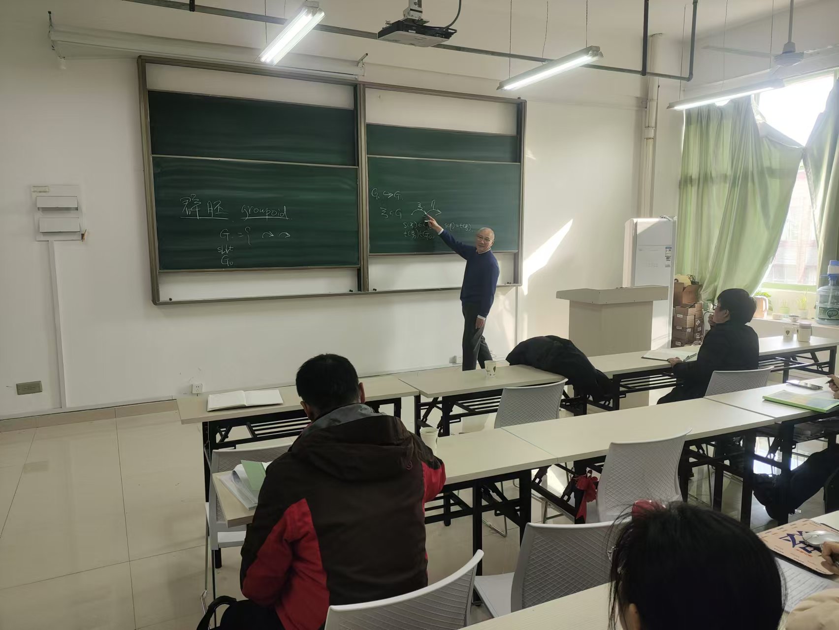 北京大学刘张炬教授来校讲学暨第33期“数觽讲坛”_新闻动态_新闻公告_数学与信息科学学院 - 南昌航空大学