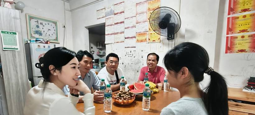 走访学子家庭 共话成长之路