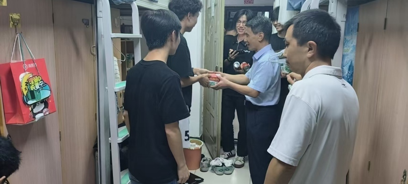 我院开展2026年暑期留校学子走访慰问活动