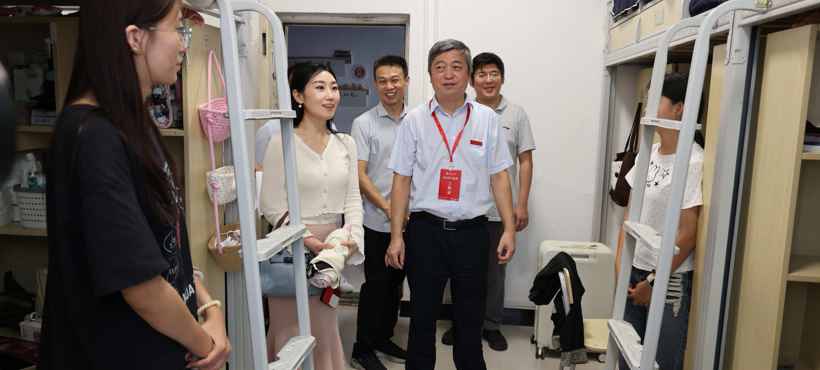 胡永红副校长深入我院宿舍走访慰问2026级新同学
