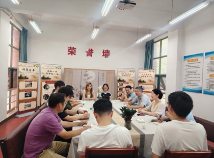 茶香氤氲话发展  师生恳谈解难题